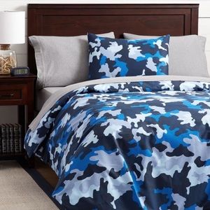 Brand new in package ! PB Teen blue camo duvet